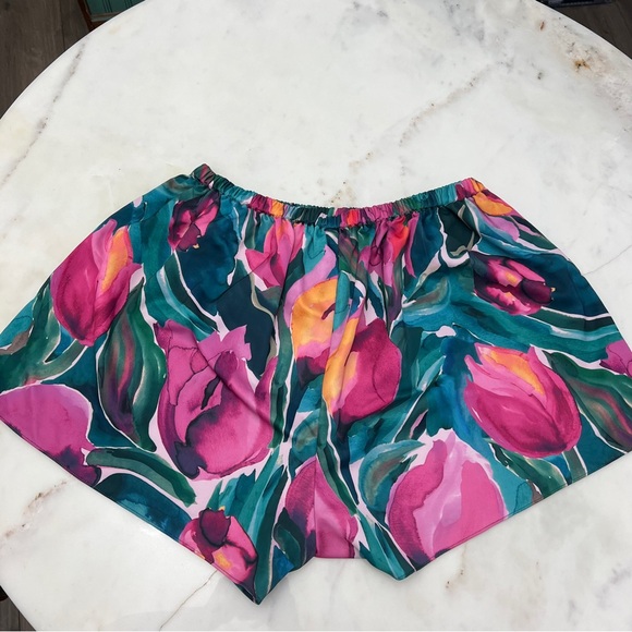 Fabletics Pink and Green Floral Athletic Shorts size 1XL - Picture 6 of 14